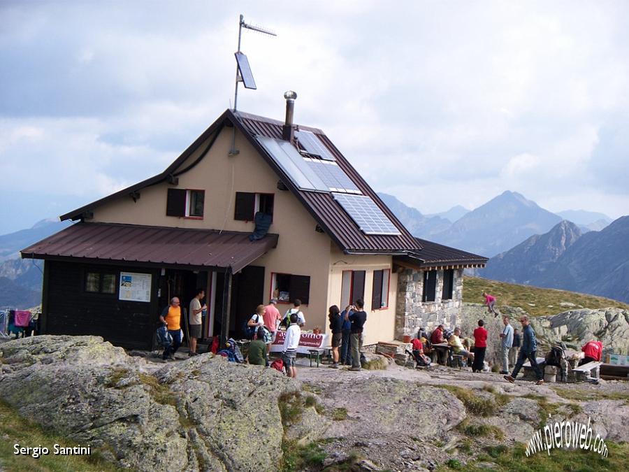 09 Rifugio benigni, Marco ci viene incontro.JPG